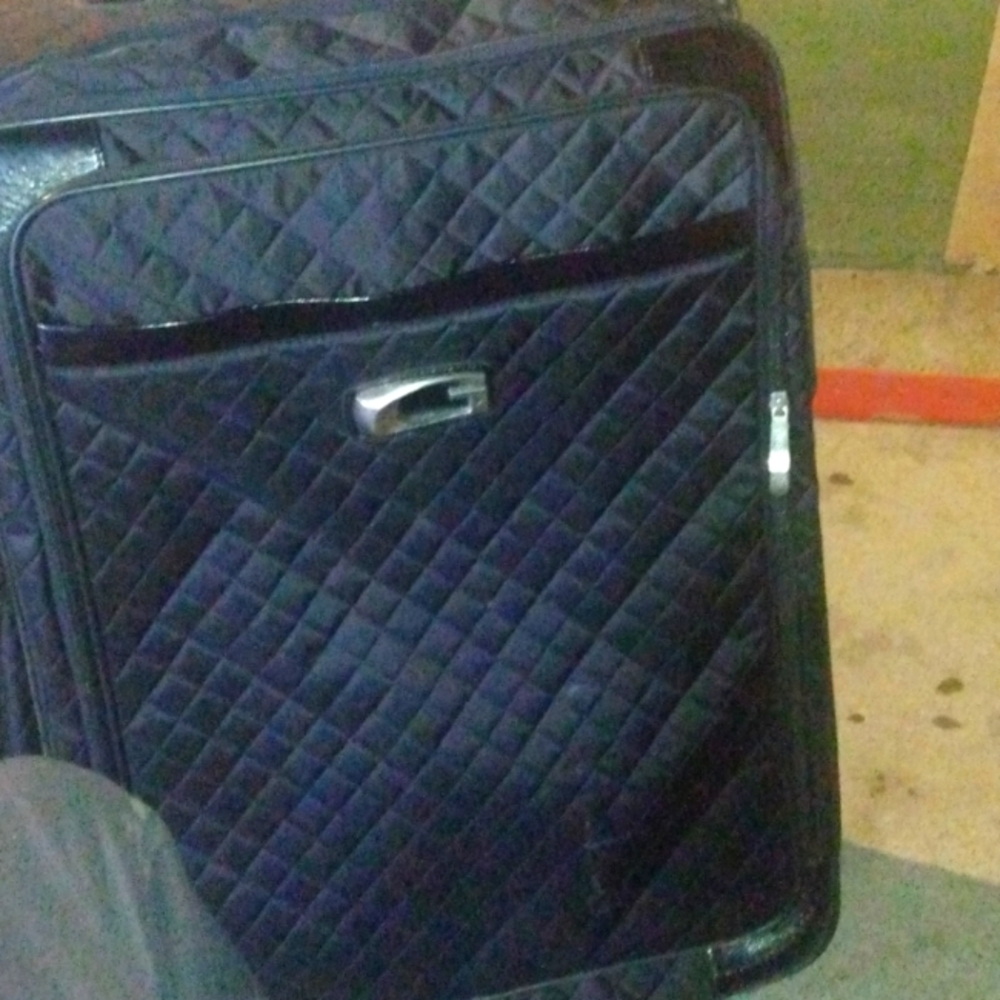 Guess luggage wheel case bag